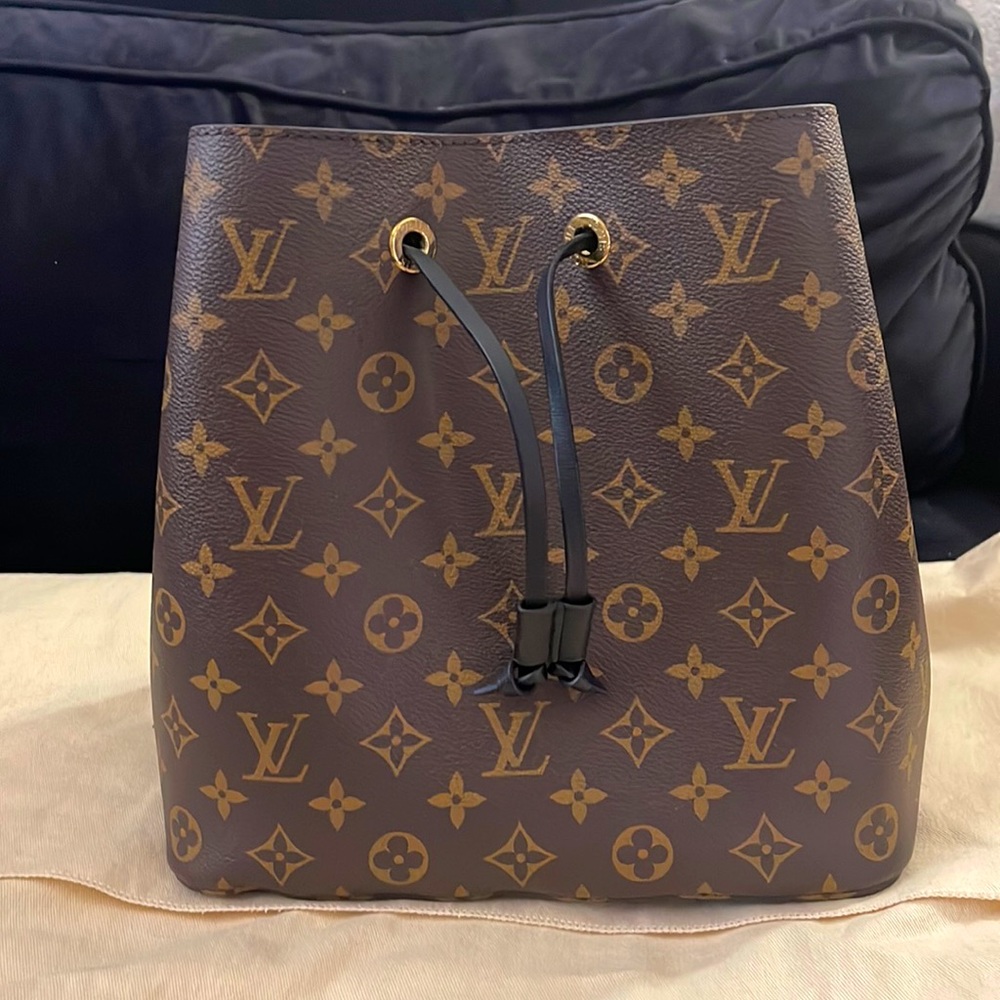 Louis Vuitton Neo Noe- Black in great condition!